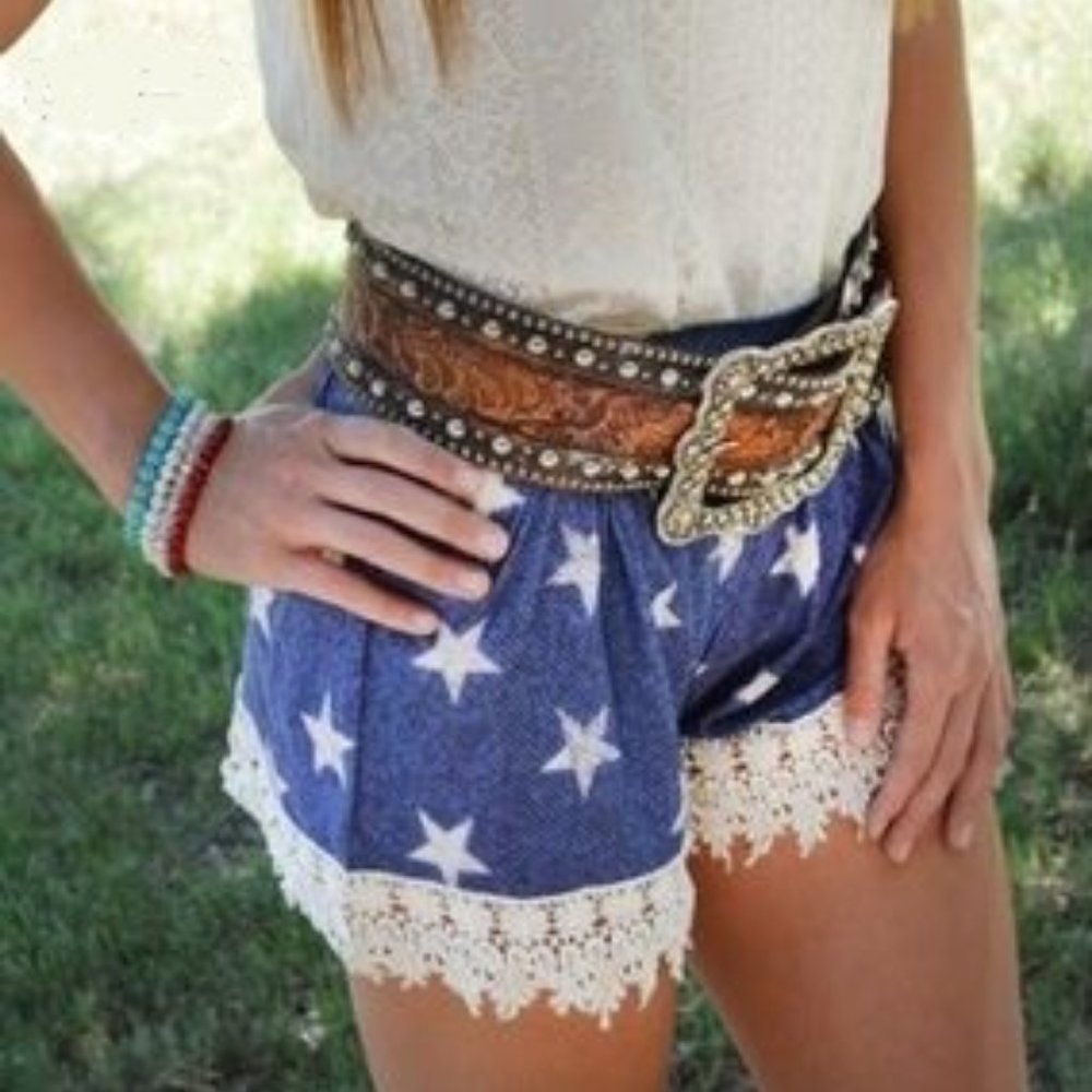 STAR SHORTS WITH ELEGANT LACE TRIM - Picture 3 of 5